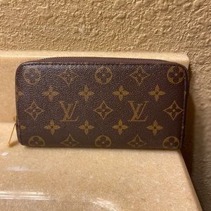 Louis Vuitton Zippy Wallet Monogrammed